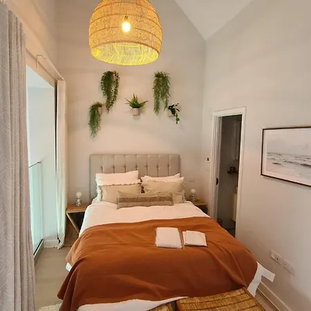3 Bedroom Luxury Waterside House Holiday home