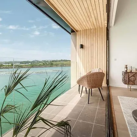 3 Bedroom Luxury Waterside House