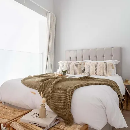 3 Bedroom Luxury Waterside House Holiday home
