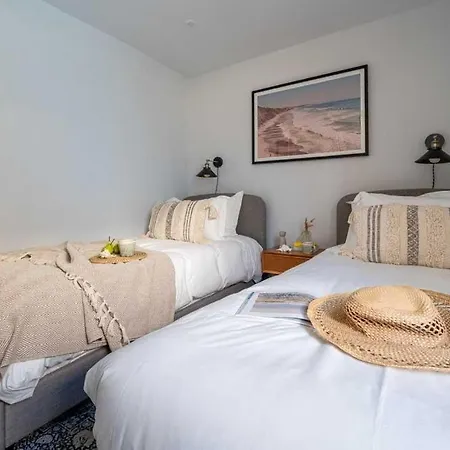 3 Bedroom Luxury Waterside House Hayle