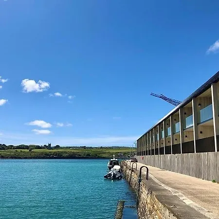 3 Bedroom Luxury Waterside House Holiday home